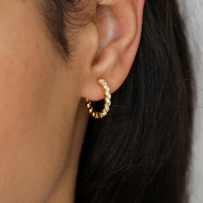 Amelia - Créoles Pavées en Argent Massif