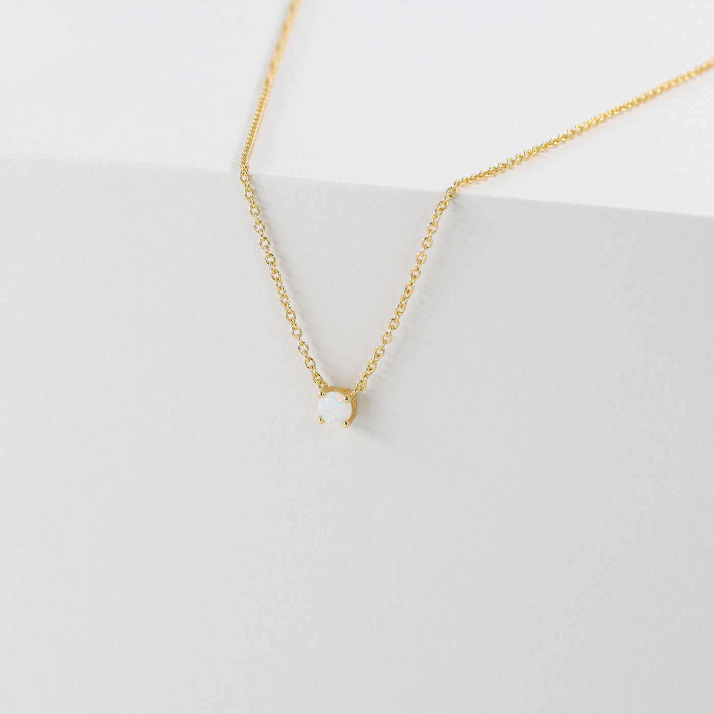 Collier Lina – Solitaire Opale Synthétique en Argent Massif