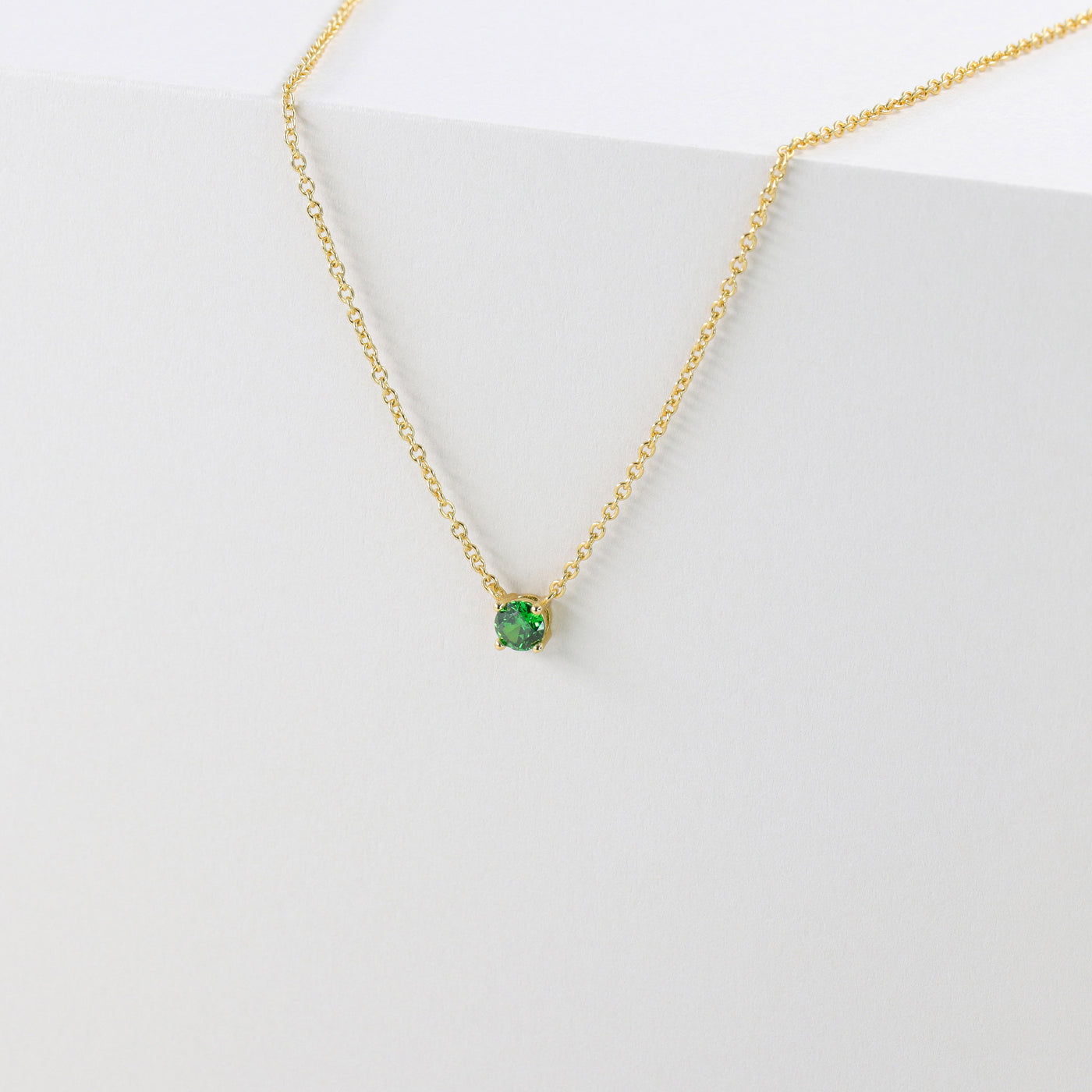 Collier Lina – Solitaire Émeraude Synthétique en Argent Massif