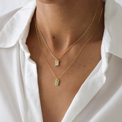 Collier Nina avec Pendentif Rectangulaire Initiale en Argent Massif - Petite Vagabonde