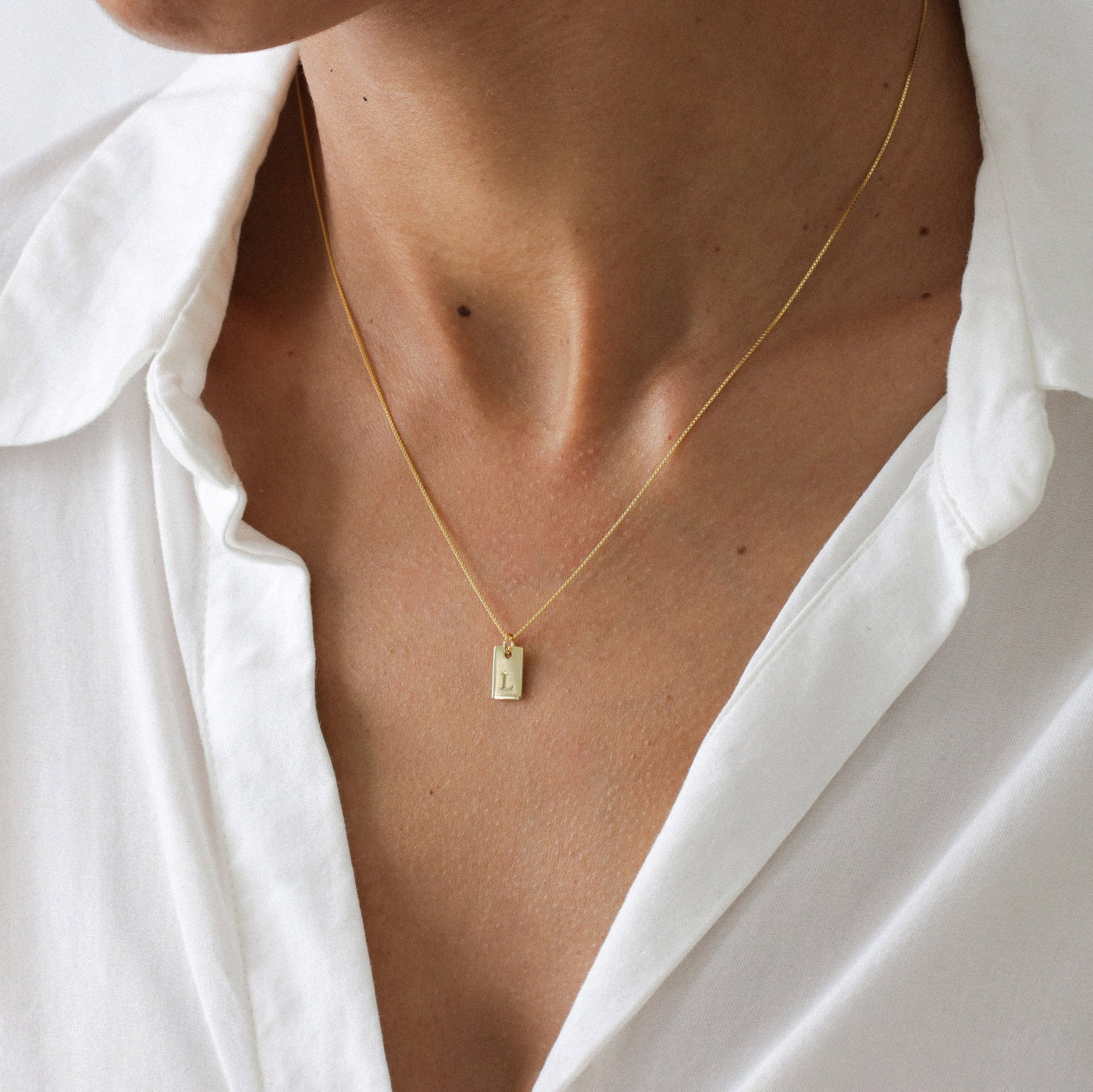 Collier Nina avec Pendentif Rectangulaire Initiale en Argent Massif - Petite Vagabonde