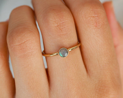 Bague 4mm avec Labradorite Naturelle - Petite Vagabonde