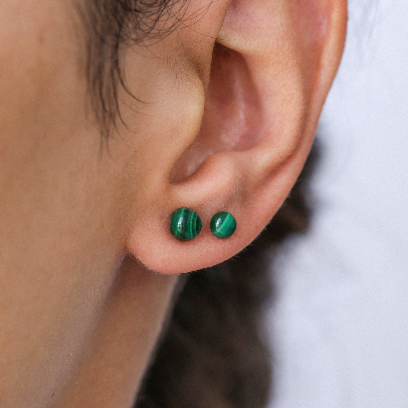 Puces d'oreilles 4-5mm avec Malachite Naturelle - Petite Vagabonde