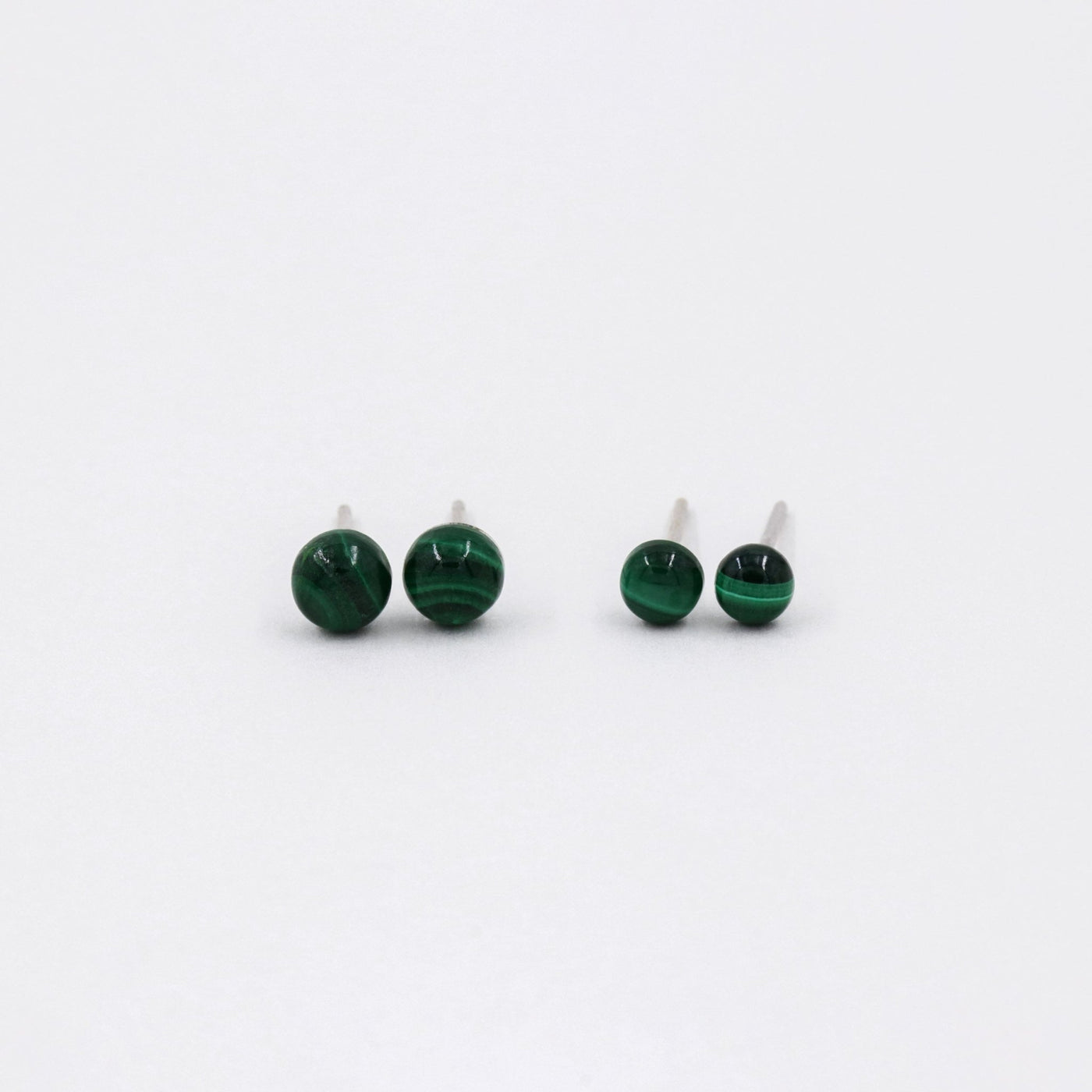 Puces d'oreilles 4-5mm avec Malachite Naturelle - Petite Vagabonde