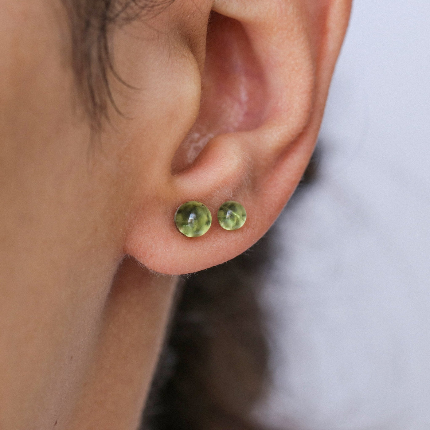 Puces d'oreilles 4-5mm avec Péridot Naturel - Petite Vagabonde